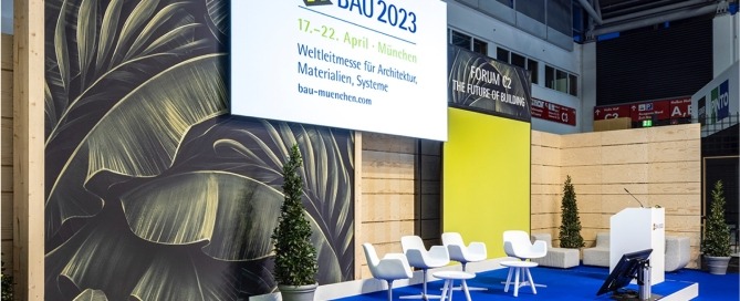 Forum mit Bühne für Podiumsdiskussion, Bau 2023