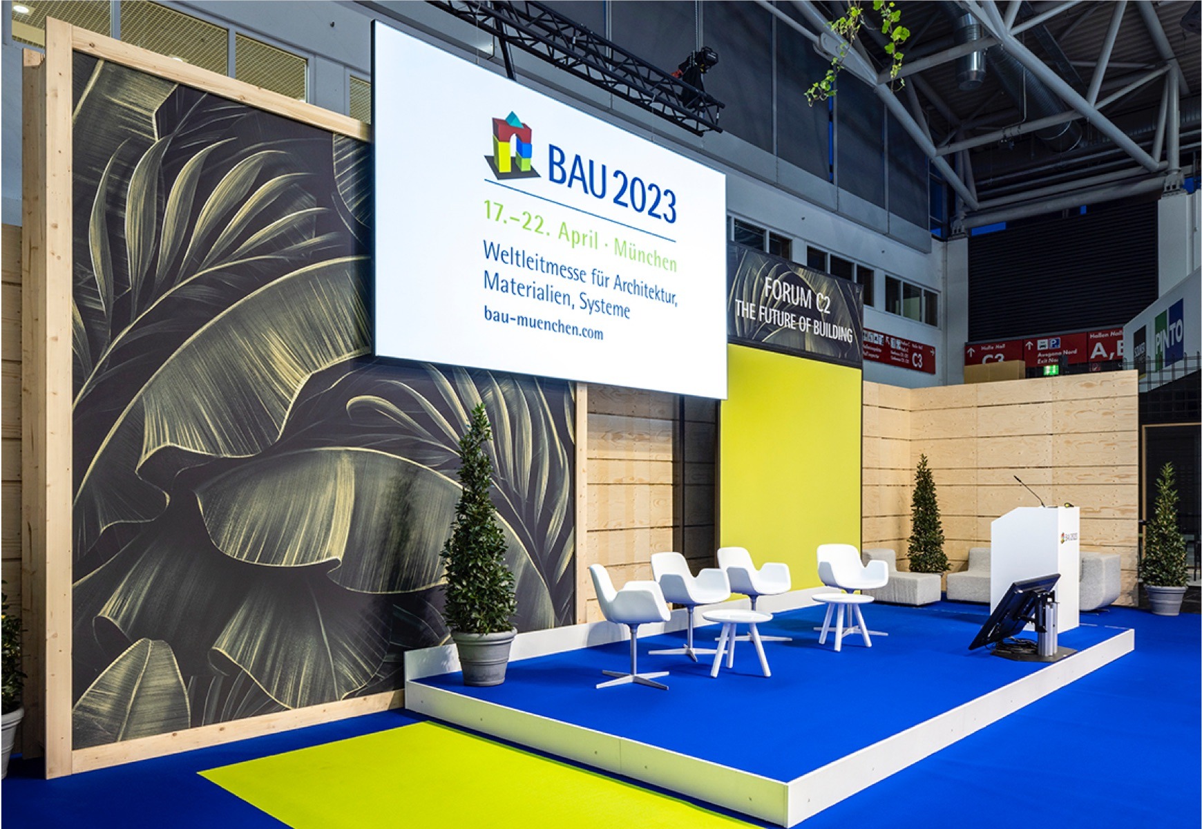 Forum mit Bühne für Podiumsdiskussion, Bau 2023