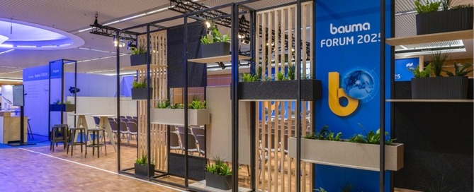 Raumkonzept für bauma Forum 2025, Trennwände mit Pflanzen