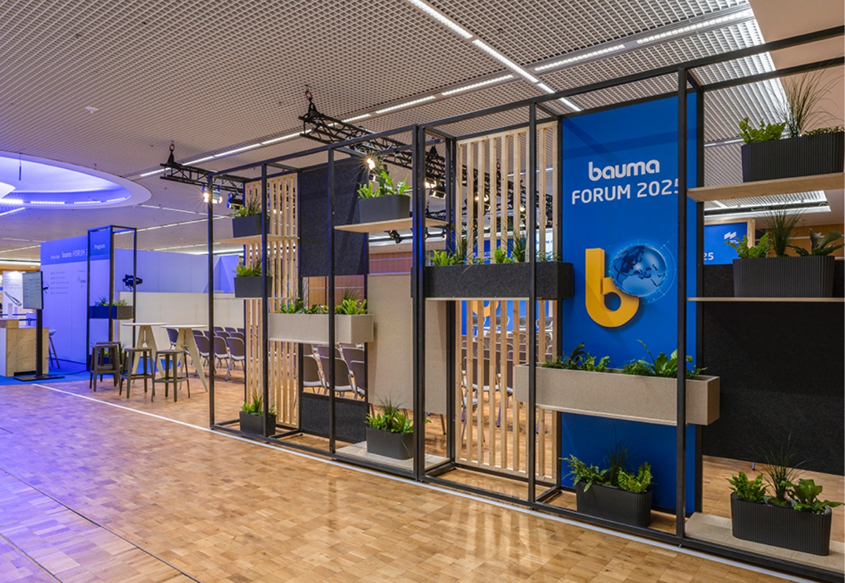 Raumkonzept für bauma Forum 2025, Trennwände mit Pflanzen