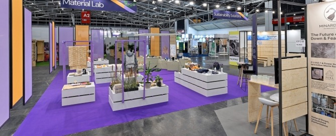 Raumkonzept ISPO Munich 2025, Produktträger, Trennwände mit Stoff, Farbkonzept